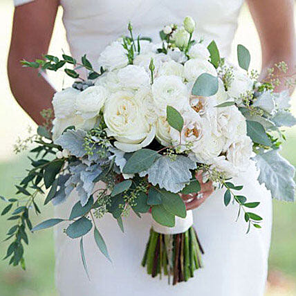 Alluring Bridal Bouquet: Flower Delivery for Bride