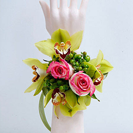 Mixed Pastel Wristlet: 