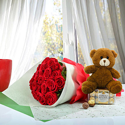 Cute Gift Hamper For U: Flowers & Teddy Bears 