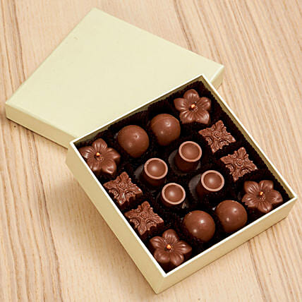 16 Pcs Assorted Chocolate Box: Business Gifts