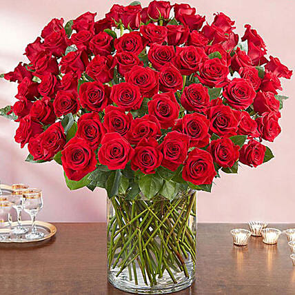 Ravishing 100 Red Roses In Glass Vase: Gifts for Husband