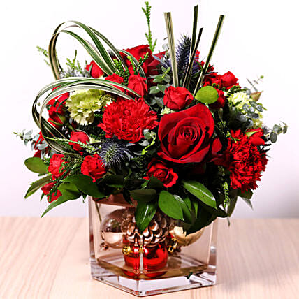 Decorative Xmas Floral Vase: Christmas Flowers to Dubai