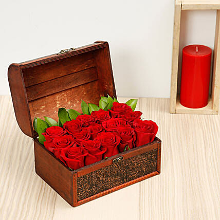 Red Roses Arrangement: Valentines Day Gifts For Him