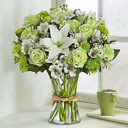 Bunch Of Green and White Flowers: Luxury Flowers Dubai