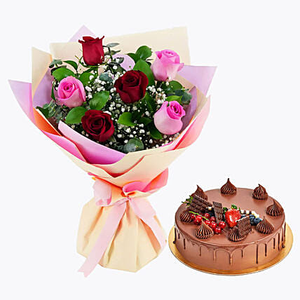 Beautiful Roses Bouquet With Chocolate Fudge Cake: 