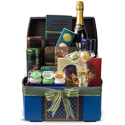 Assorted Gift Hamper For Ramadan: Order Cupcakes 