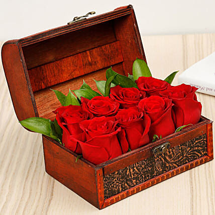 Mini Treasured Roses: Flower in a Box